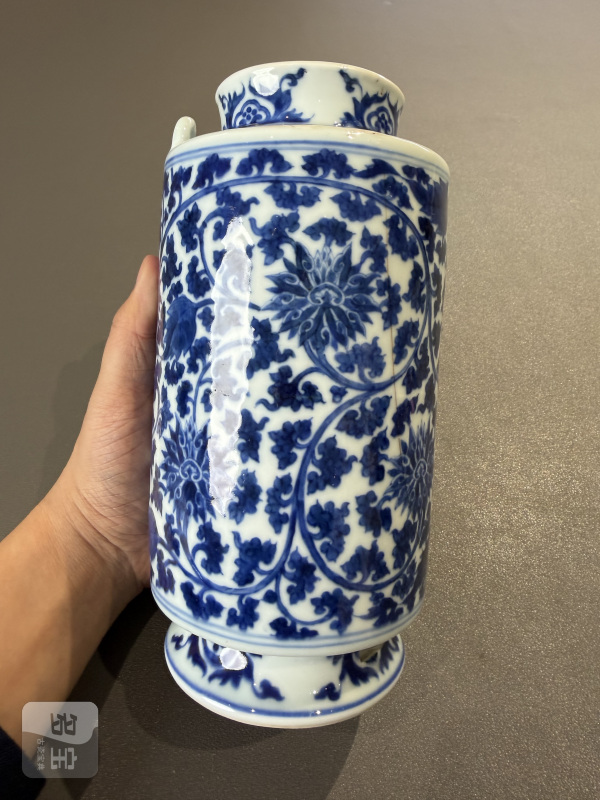 清康熙 青花缠枝莲纹筒瓶 - 图2